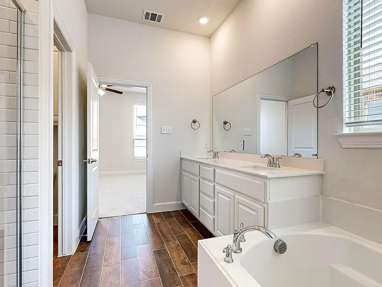 9826 Polk St — Photo 18
