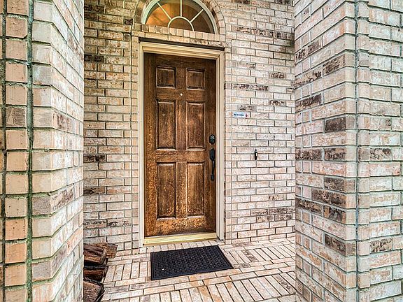 3rd image of 11819 Canyon Falls Dr