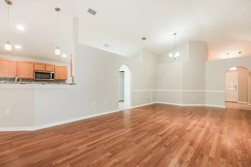 4 bed, 2.0 bath, 2010 sqft, $2,165 — Photo 3