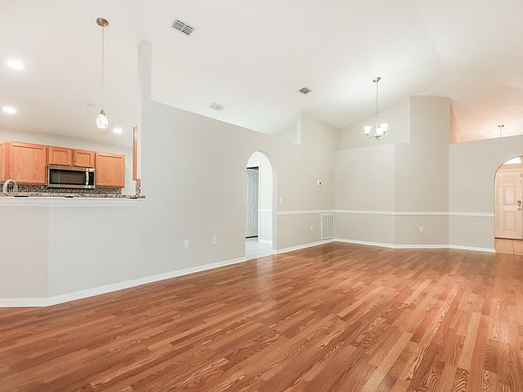 3rd image of 1309 Alhambra Crest Dr