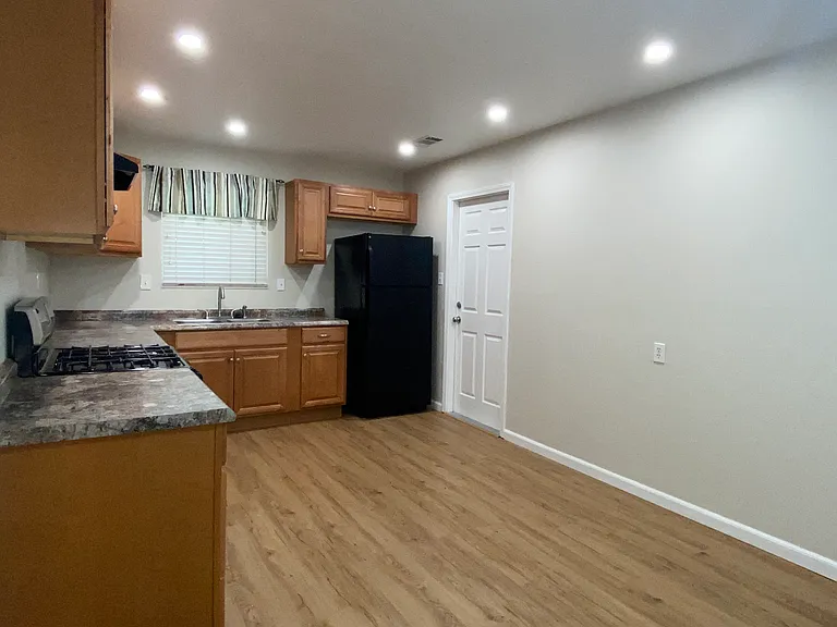 1772 Tallac St — Photo 6