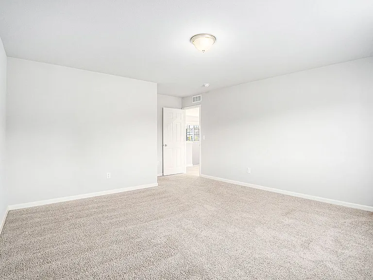 16507 Bedington Dr — Photo 15