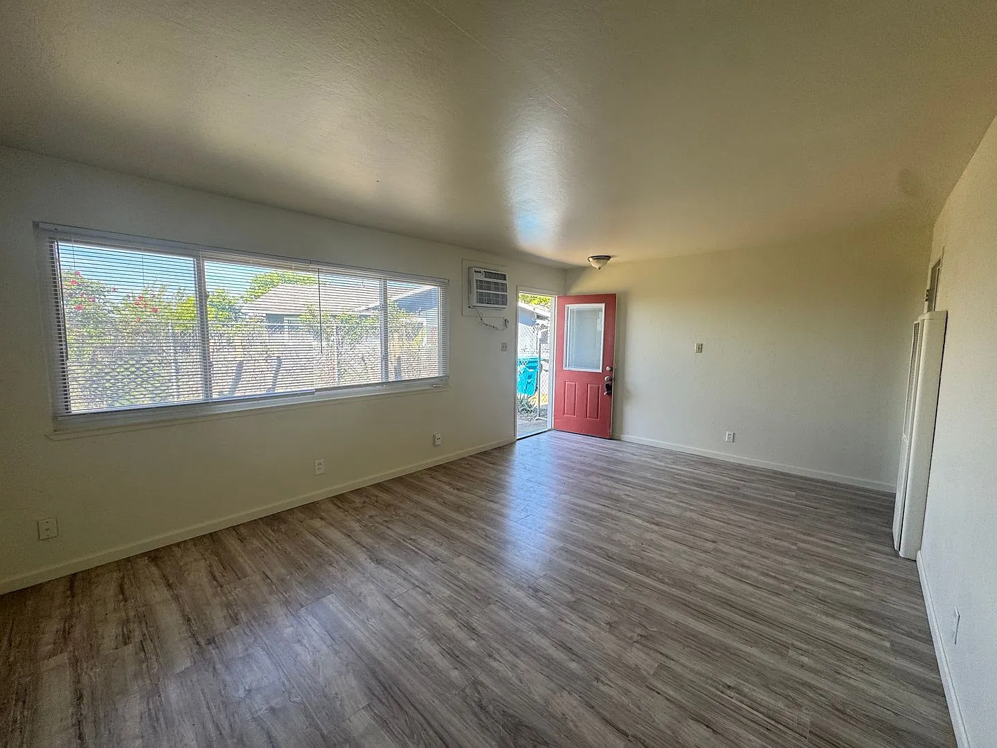 4360 Twain Dr — Photo 3