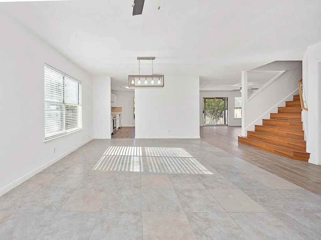 4 bed, 2.5 bath, 2278 sqft, $2,100 — Photo 3