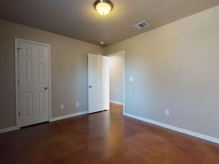 914 Ramblewood St #B — Photo 9