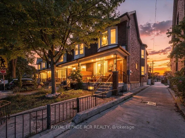 966 Shaw St, Toronto, ON M6G 3M7
