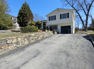 70 Mary Ln, Riverside, CT 06878