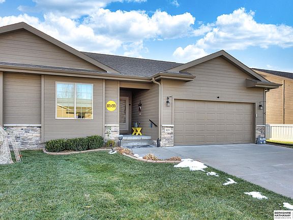 2nd image of 3029 Lakeside Dr