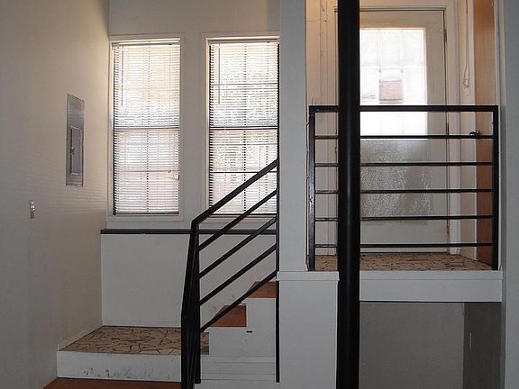 2nd image of 2917 Elm St Ste C