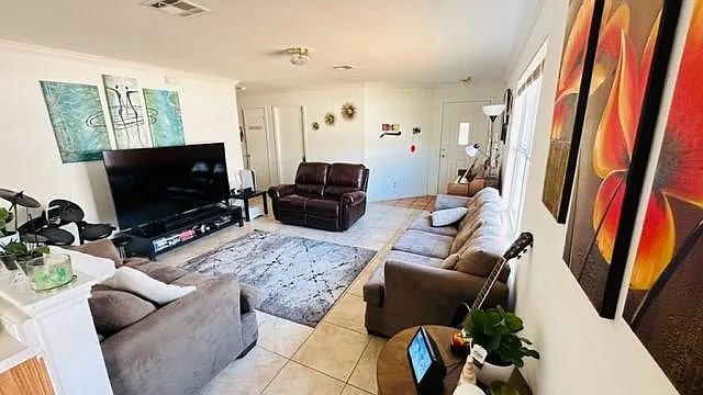 302 Golden Gate Dr — Photo 8