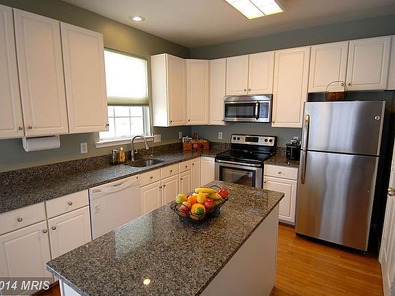 4th image of 45034 University Dr