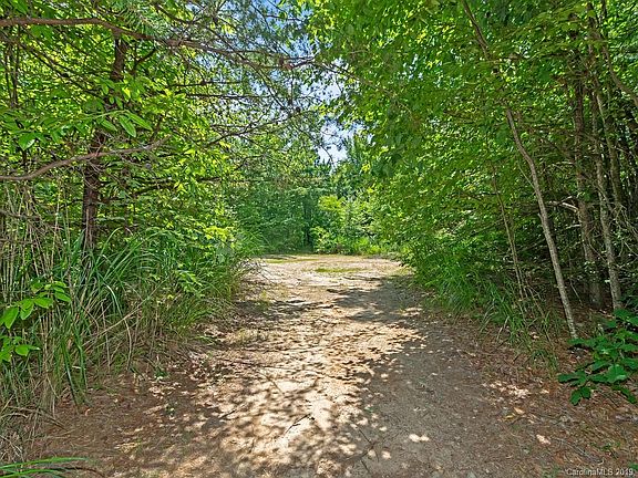 4th image of 80 Jody Dr