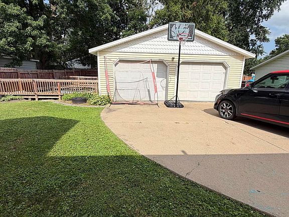 5th image of 720 Overman Ave