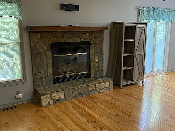 5th image of 502 Parkway Vista Dr