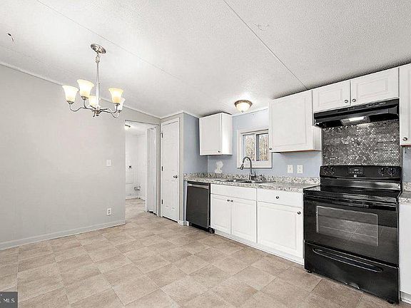 4th image of 32078 Gray Rd