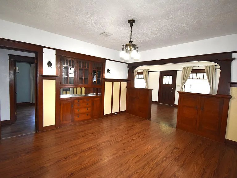 586 Grove St — Photo 18