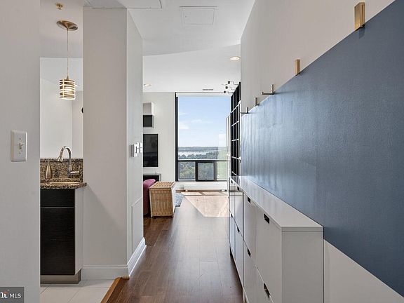 5th image of 1011 Arlington Blvd #1112