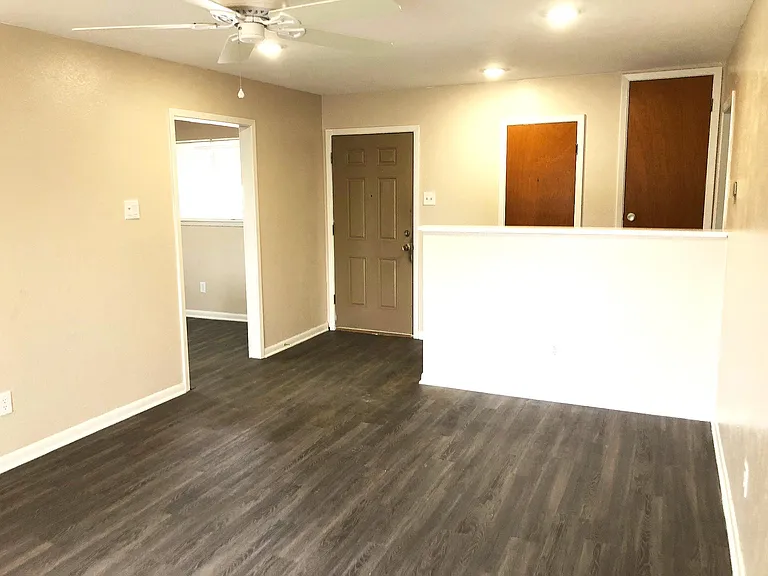1714 Linda St — Photo 3