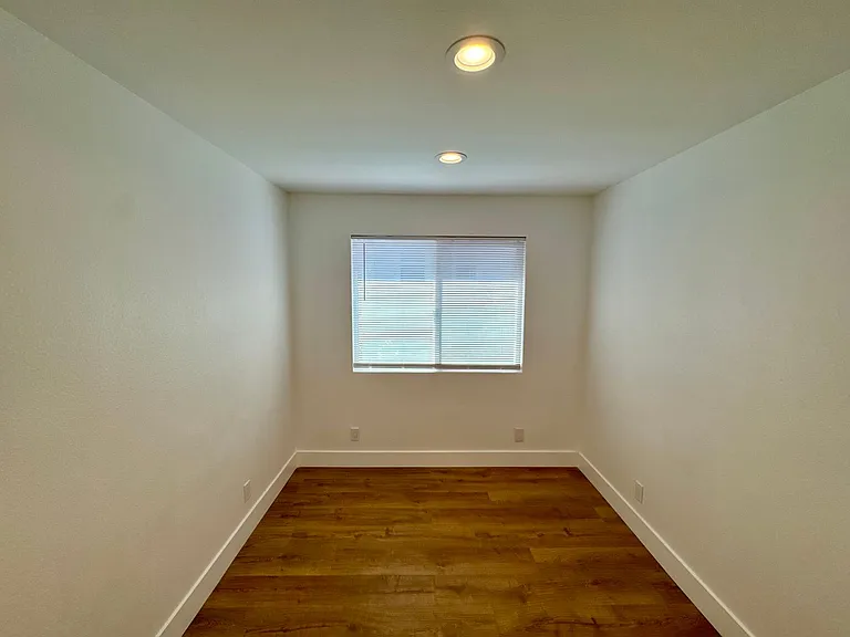 4542 N Lakewood Blvd. — Photo 9