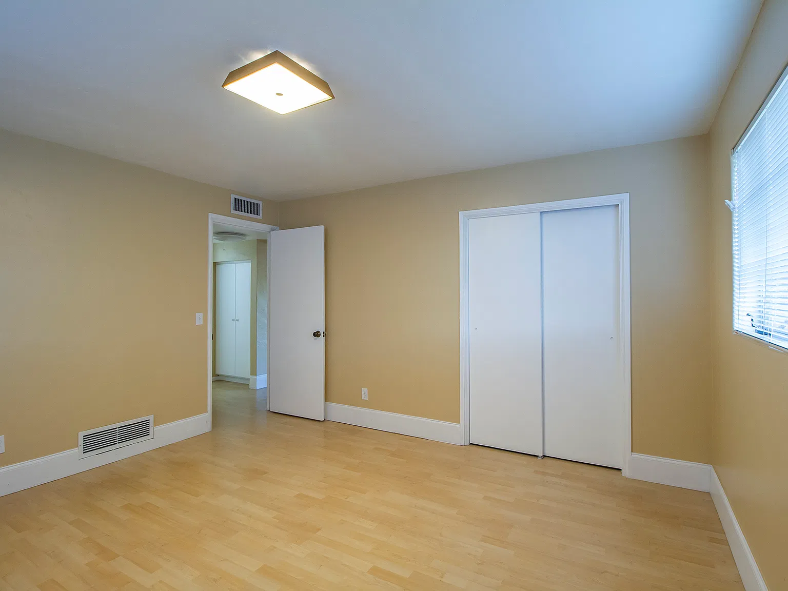2 bed, 984 sqft, $1,625 — Photo 2