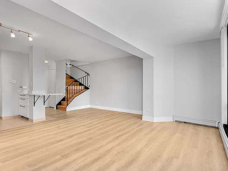 The Duplex Tower — Photo 13