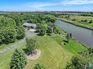 400 River Ave, Garretson, SD 57030