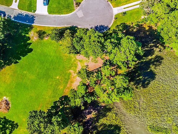 2nd image of 817 Bailey Harbor Ln
