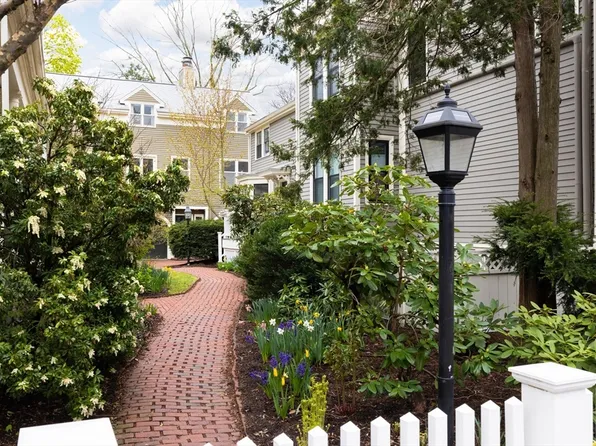 104 Hancock St #7, Cambridge, MA 02139
