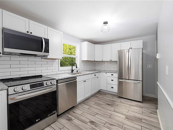 5th image of 26 Paula Dr