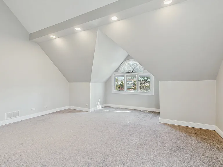 1838 N Windsor Dr — Photo 10
