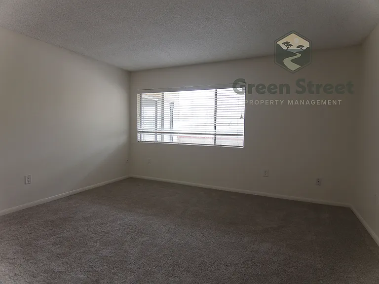 6812 Hyde Park Dr — Photo 16