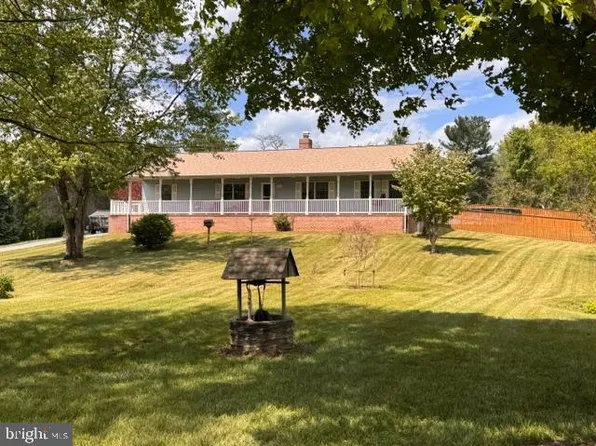101 Veronica Ln, Charles Town, WV 25414