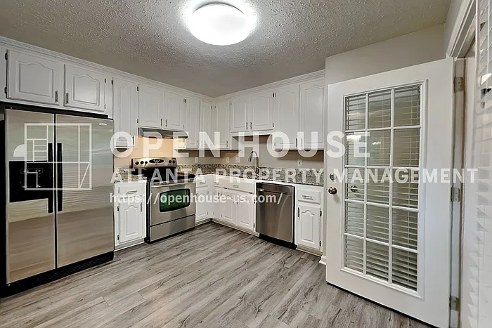 2426 Emberwood Dr NW — Photo 5