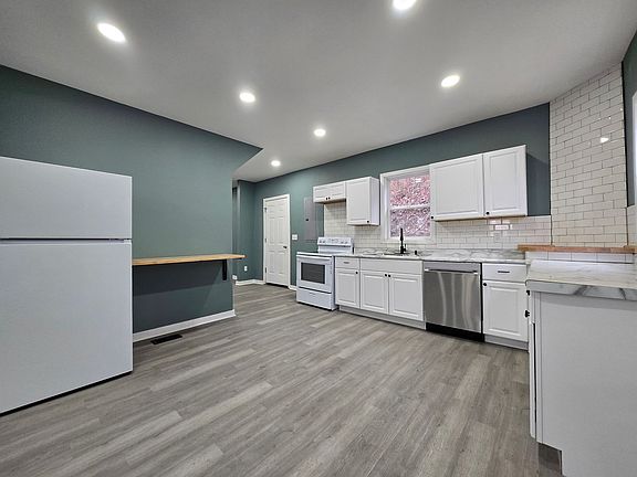 3rd image of 7 N Riverview Ave