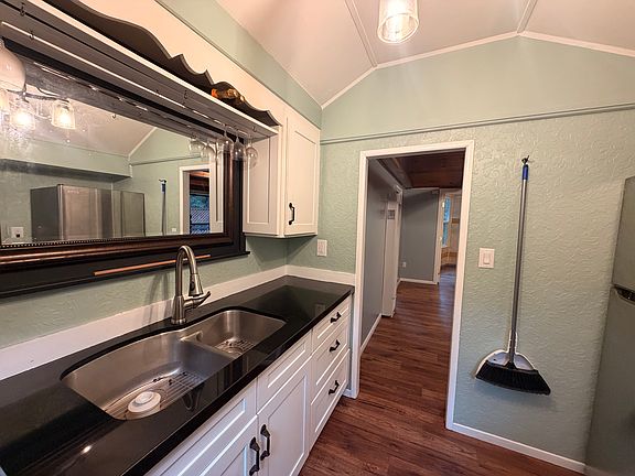3rd image of 39861 Fern Ln