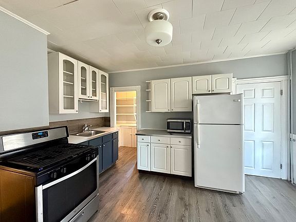 3rd image of 109 Nightingale Ave #1