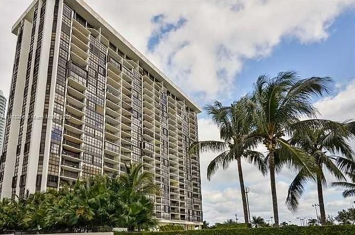 1st image of 1901 Brickell Ave APT B1712