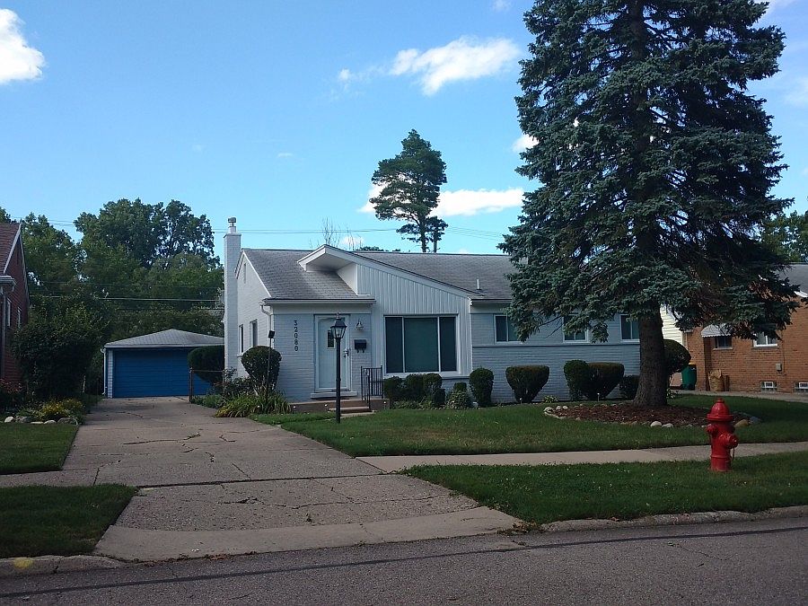 2nd image of 32080 Marblehead Rd