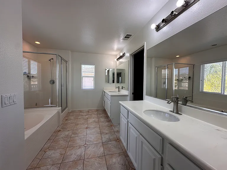 23424 Caliente Springs Ave — Photo 18