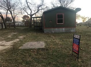 702 E Michalk St, Thorndale, TX 76577