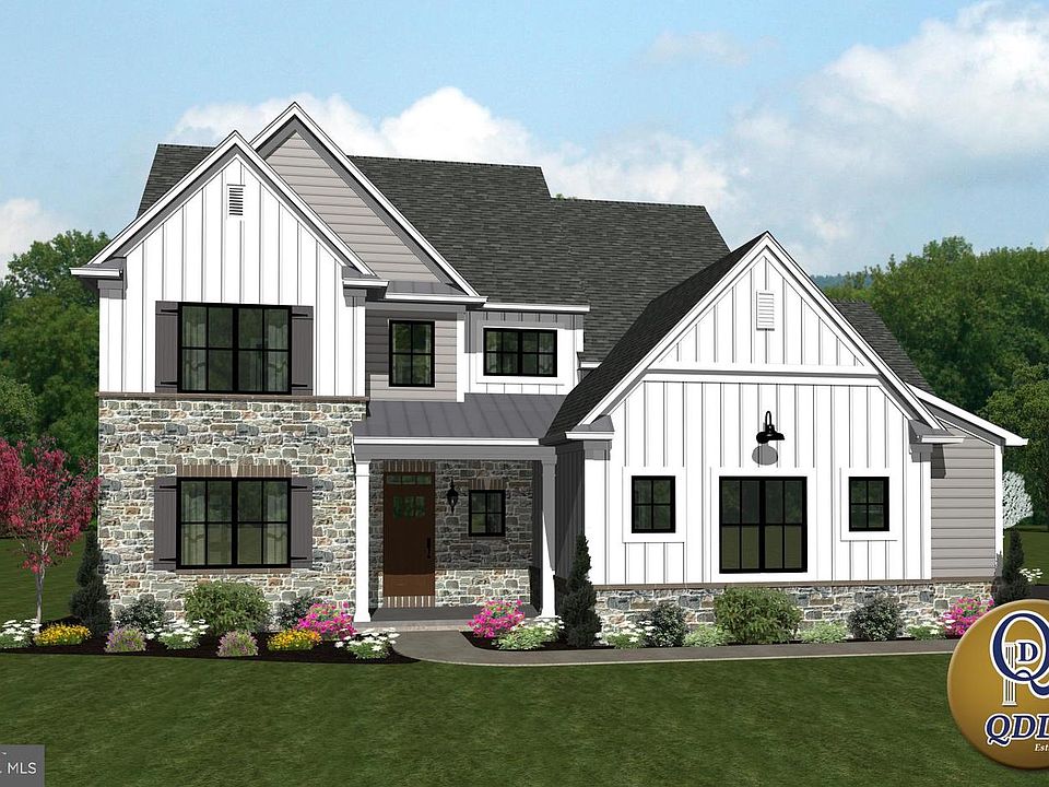 1st image of 750 Oxford Dr #13