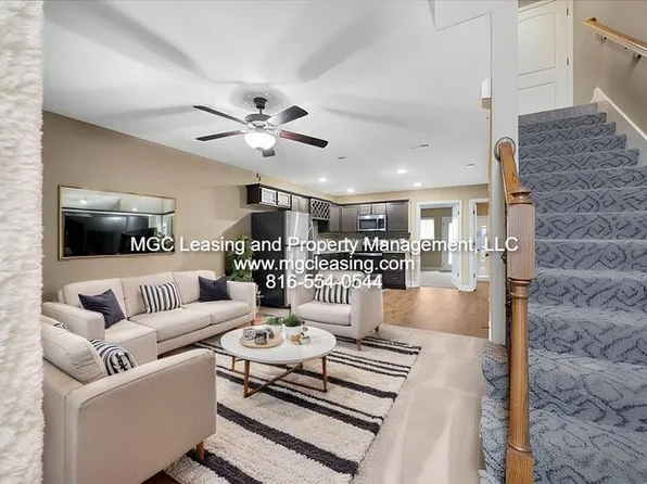 2110 Hickoryleaf Ln, Raymore, MO 64083