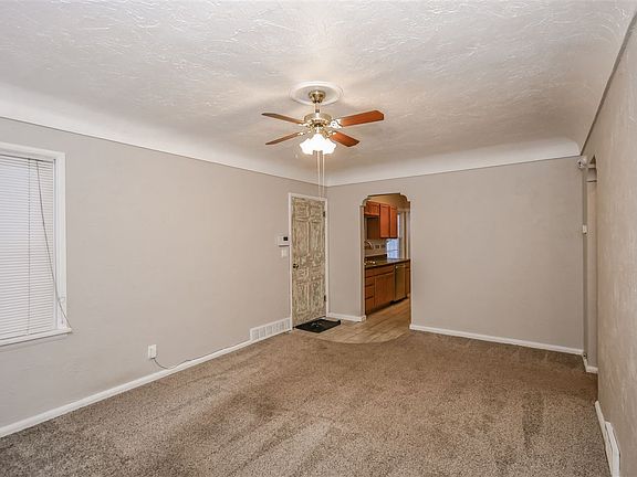 2nd image of 284 E 20th St
