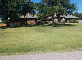 2501 Summit Dr, Edmond, OK 73034