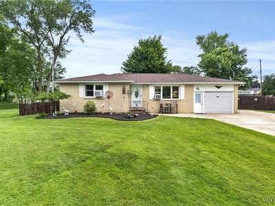 8 Creekside Dr, Orchard Park, NY, 14127