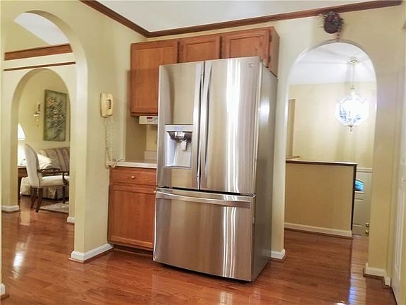 4th image of 709 Brooketree Ct