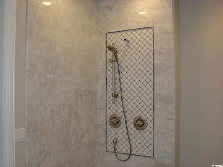 1992 E Hedgewood Ct — Photo 11