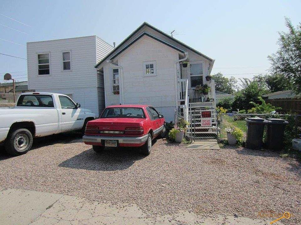 2nd image of 1416 6th St
