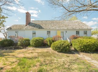 62 Riverside Dr, Lancaster, VA 22503