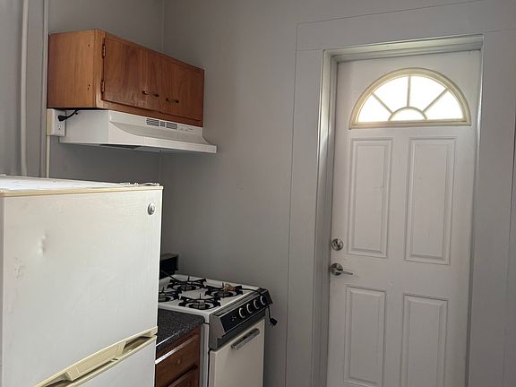 5th image of 304 Lansing St #11272156